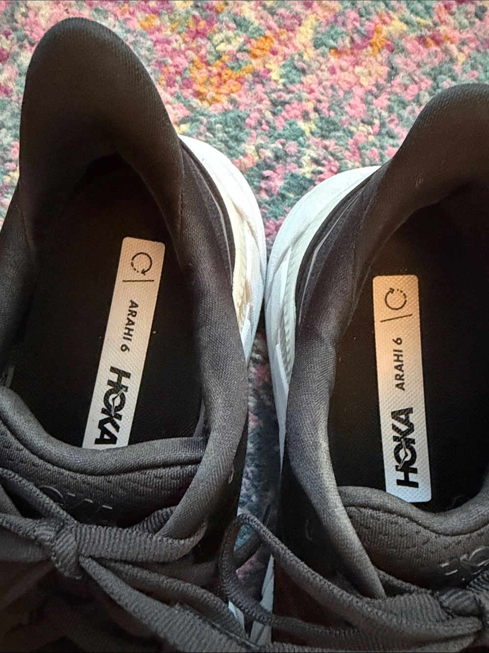 Women’s Hoka Arahi 6 Size 7.5 *LIKE NEW* - Picture 3 of 5